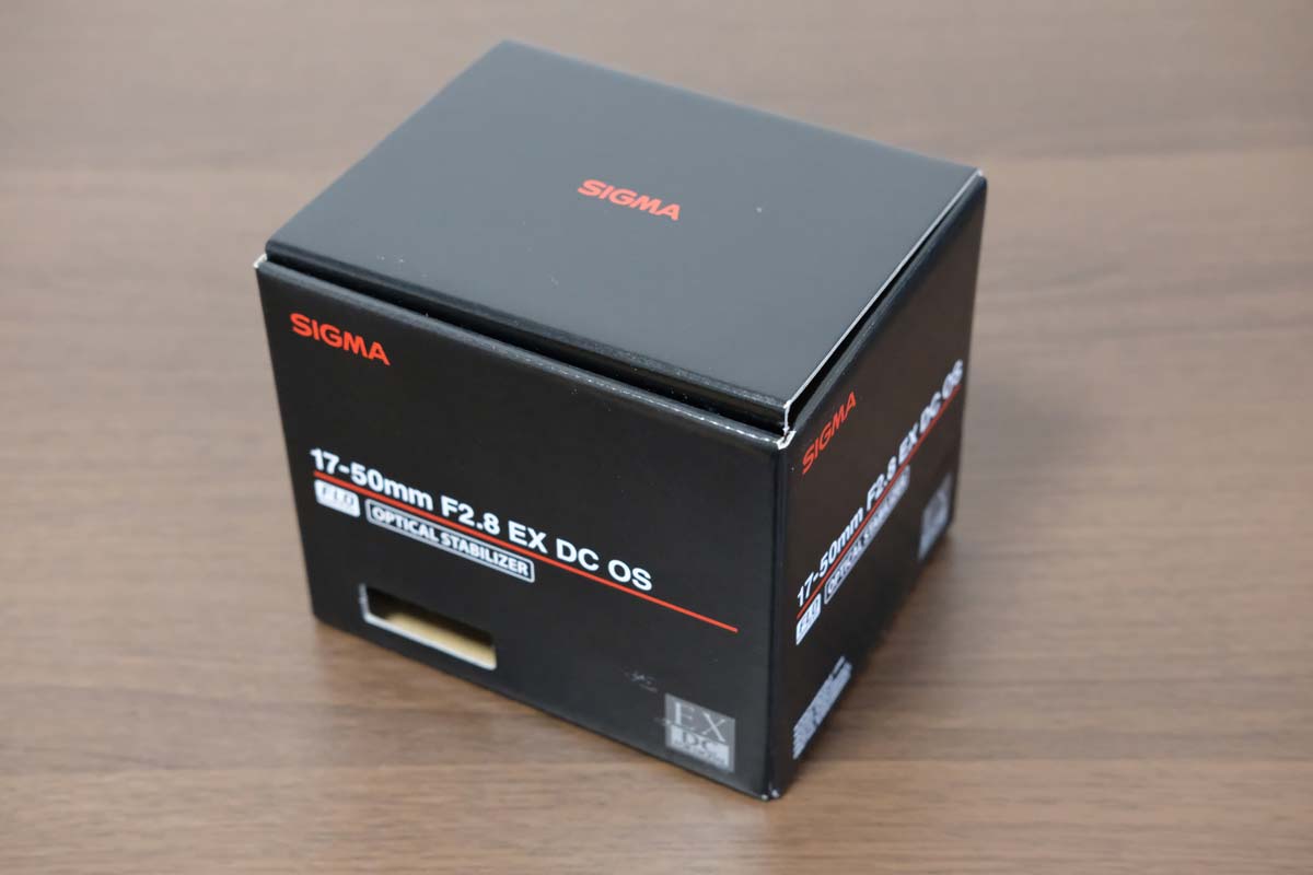 SIGMA 17-50mm F2.8 EX DC OS HSMの箱