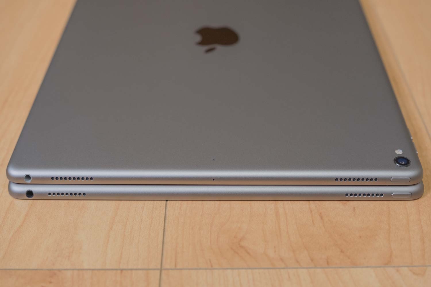 iPad Pro 12.9（第2世代）と（第1世代）スピーカーの比較
