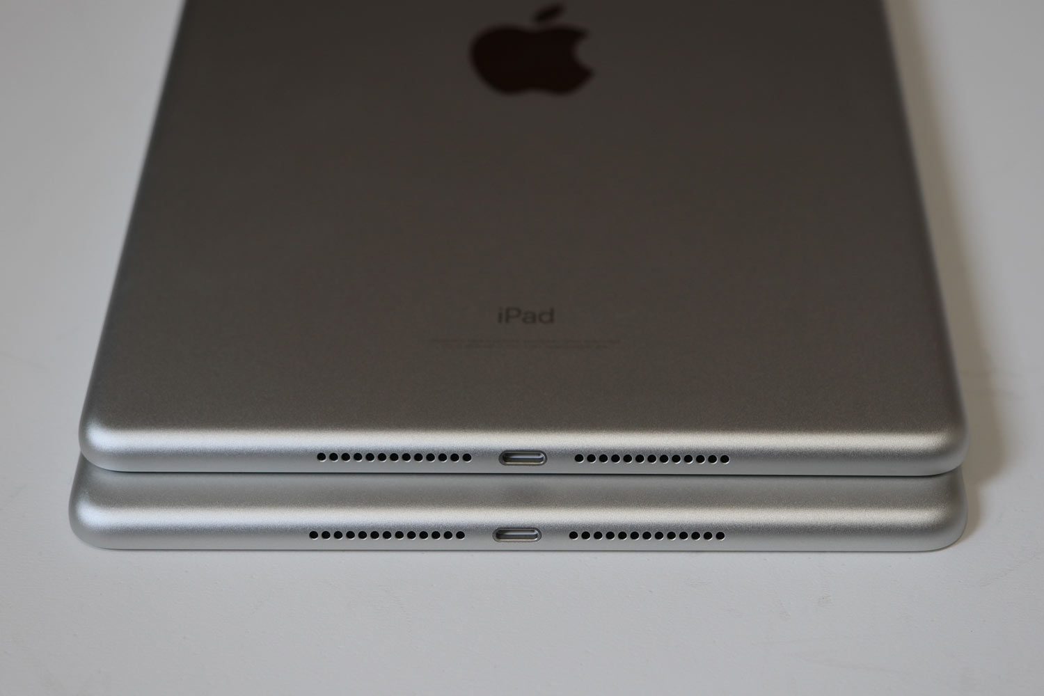 iPad 第6世代 vs 第5世代 下部比較