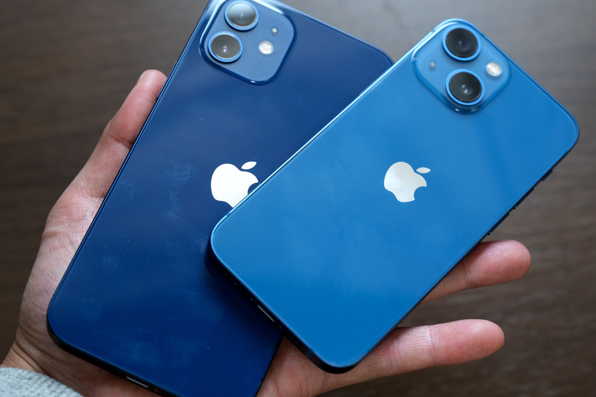 iPhone 12・iPhone 13 ブルー 指紋