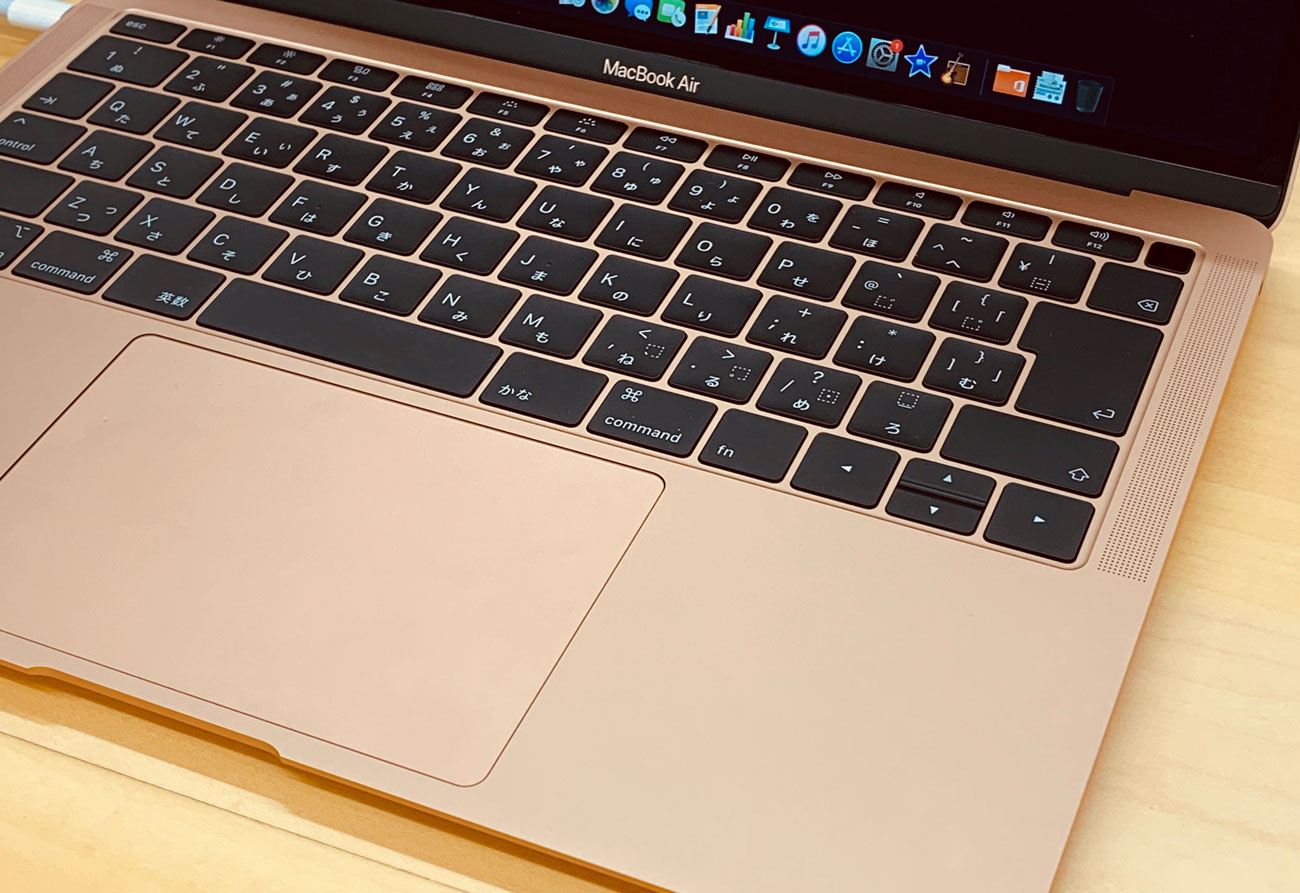 MacBook Air 13インチ ゴールドの色合い