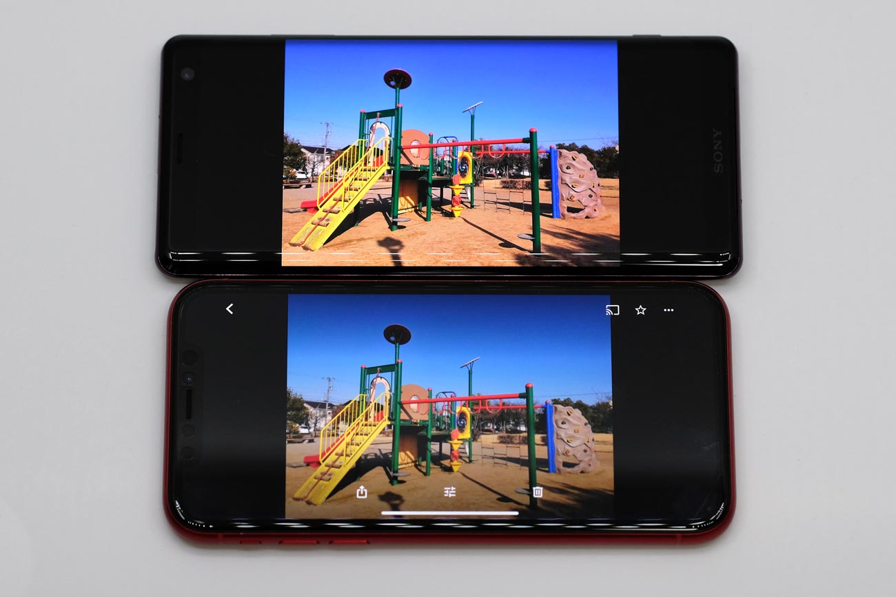 iPhone XRとXperia XZ3のディスプレイの色再現比較