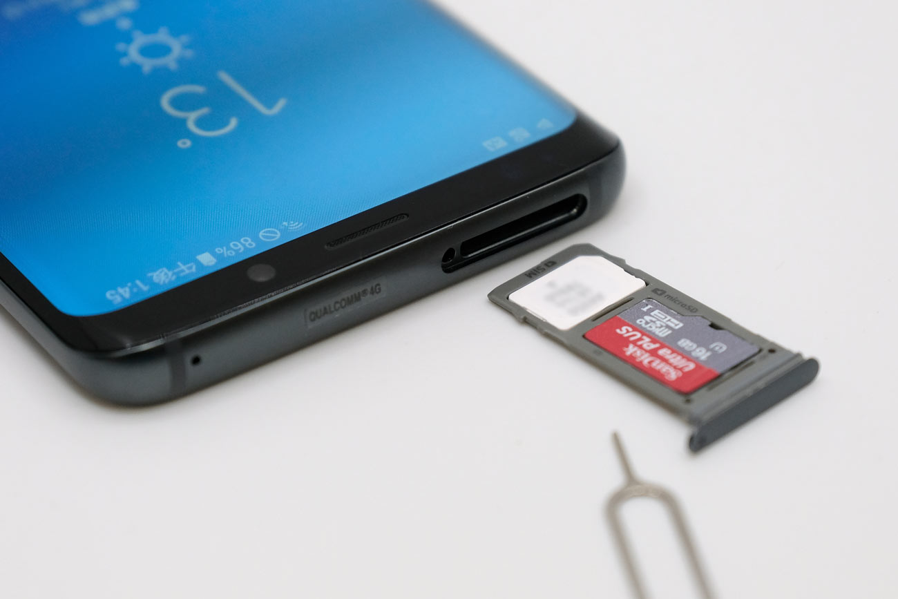 Galaxy S9 nanoSIM・microSDカードスロット