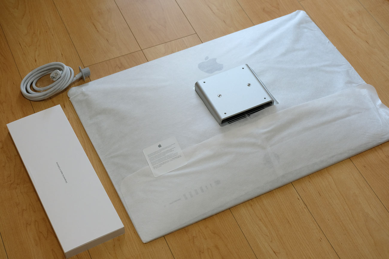 iMac 27インチ VESAマウントアダプタ搭載モデル 内容物