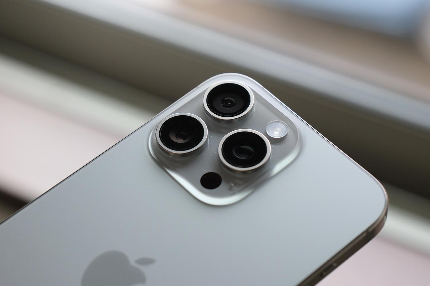 iPhone 15 Pro Max リアカメラ