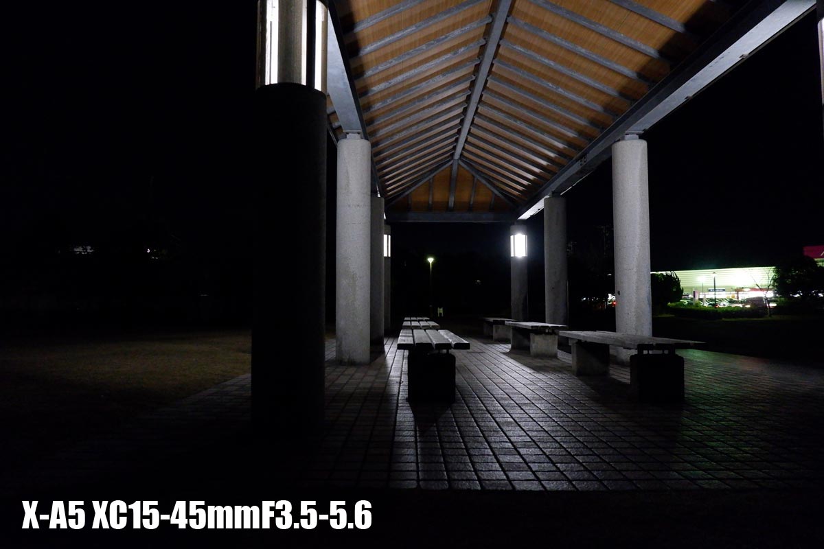 X-A5 + XC15-45mm 夜の公園を撮影