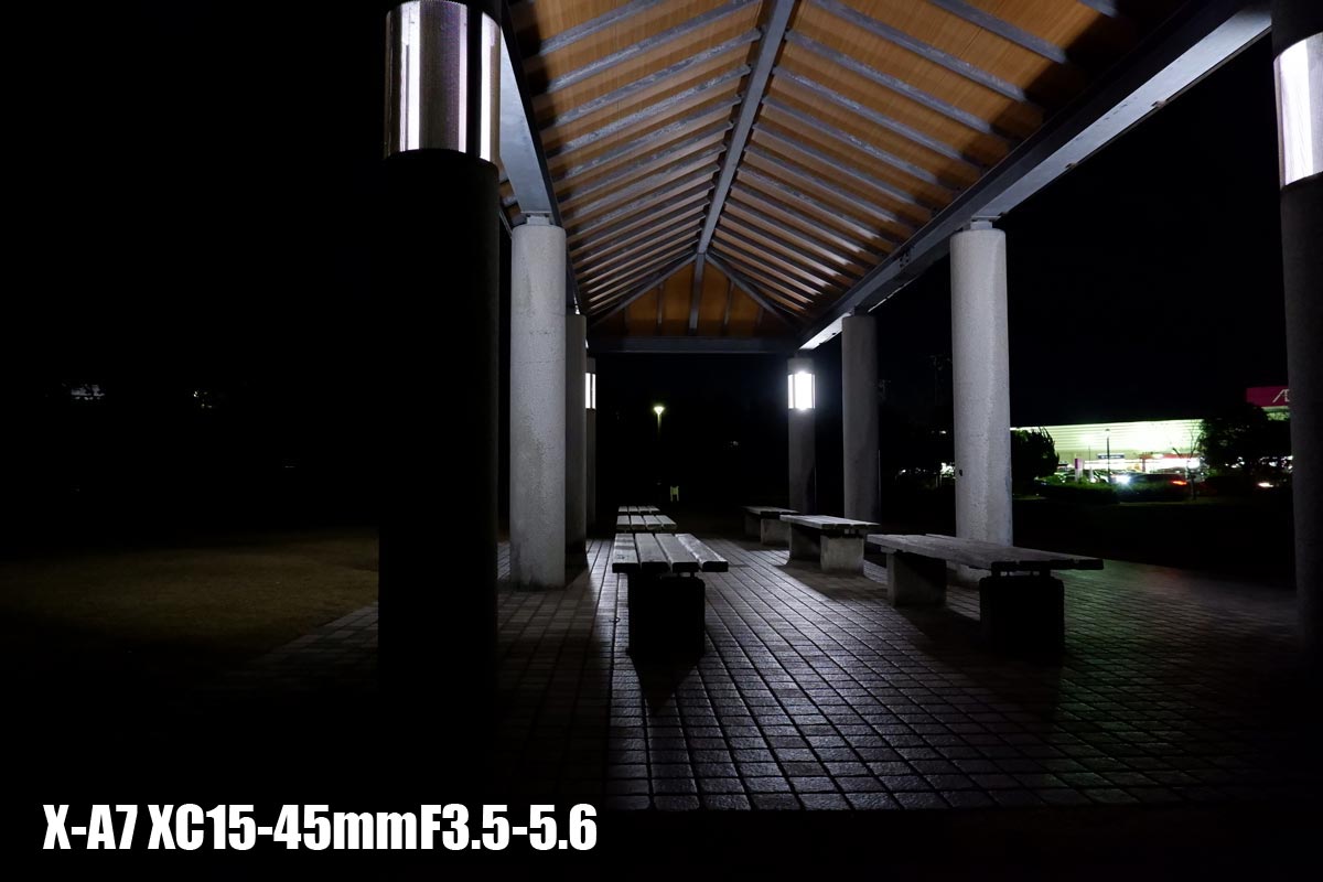 X-A7 + XC15-45mm 夜の公園を撮影