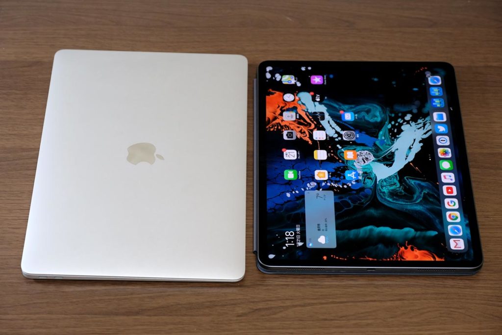 MacBook AirとiPad Pro 12.9インチのサイズ差