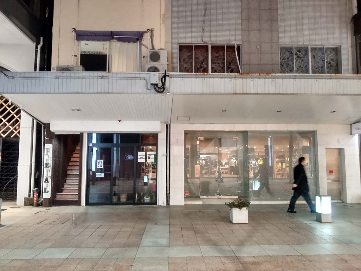 Android One S10の広角カメラで商店街を撮影