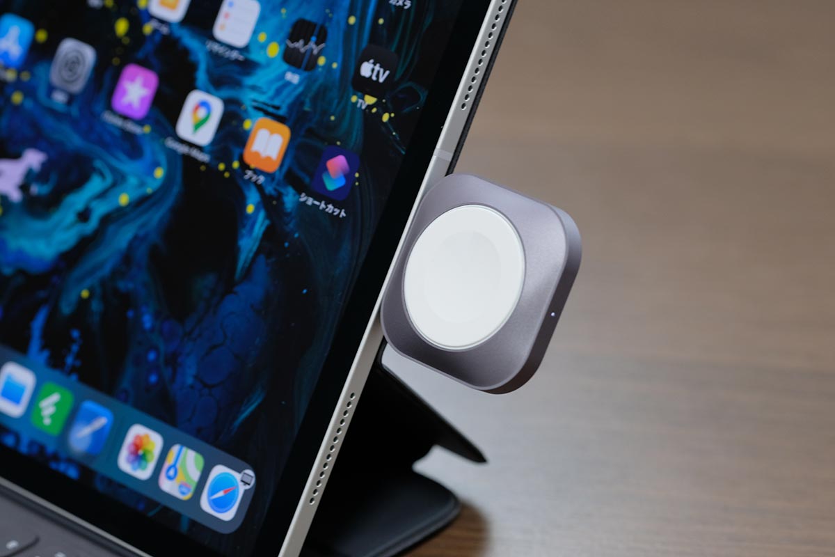 iPad ProにSatechi USB-C 充電ドックを接続