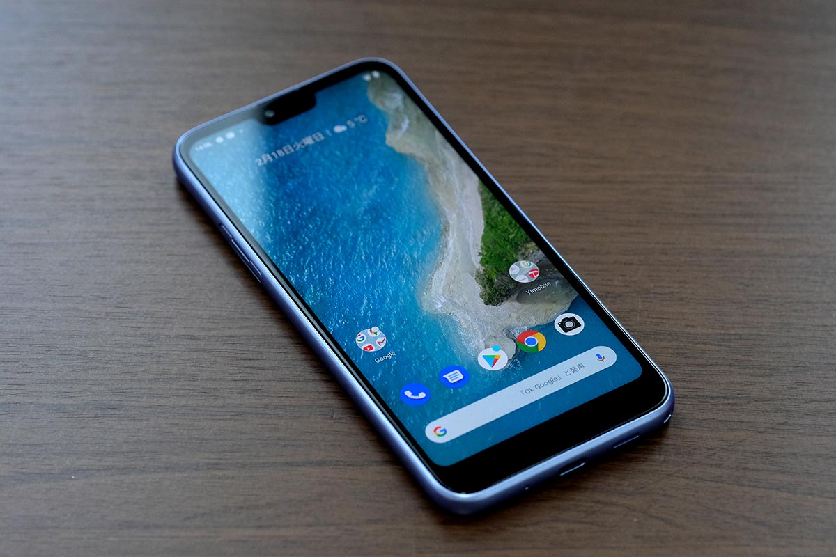 Android One S6の正面デザイン