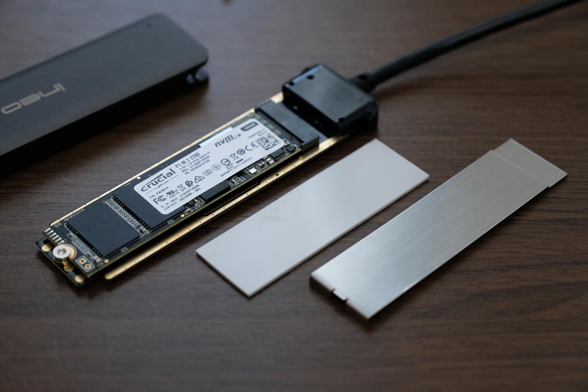 NVMe SSDとineo外付けケース