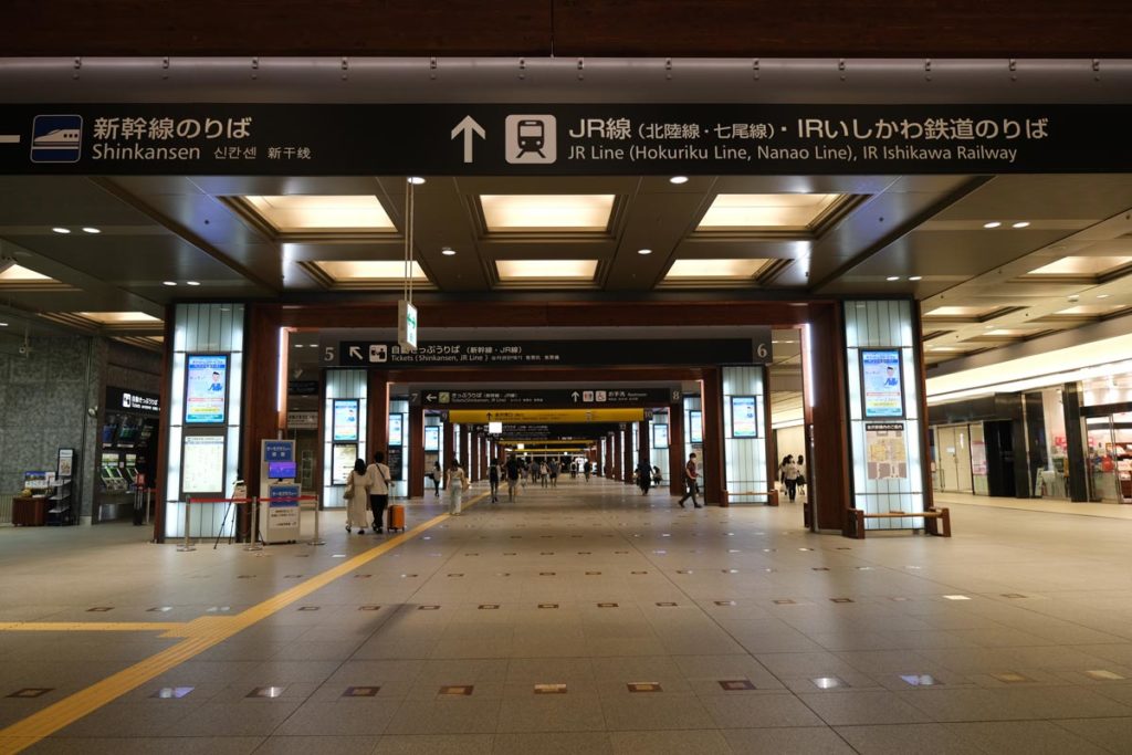 XF16-55mmF2.8で金沢駅を撮影