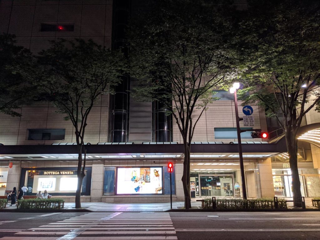 Pixel 4aで夜の交差点を撮影