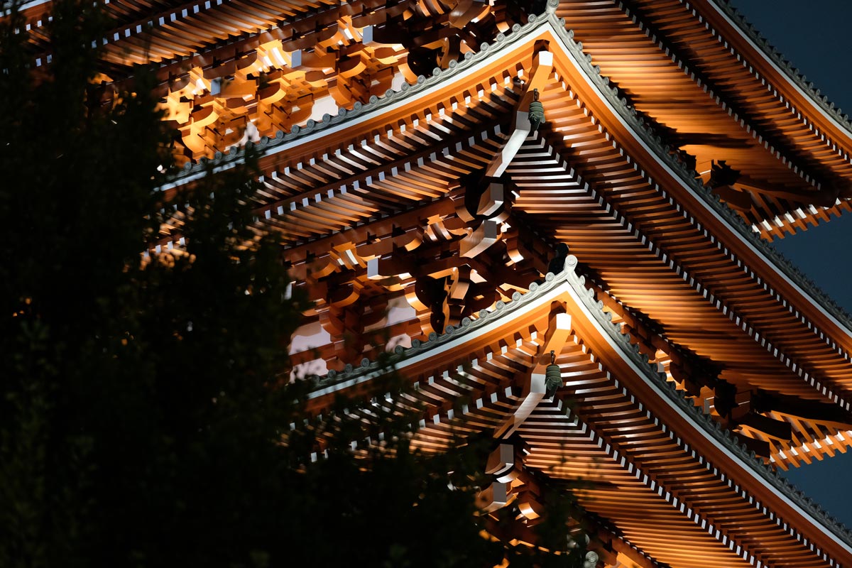 XF90mmF2で浅草寺の建造物を撮影