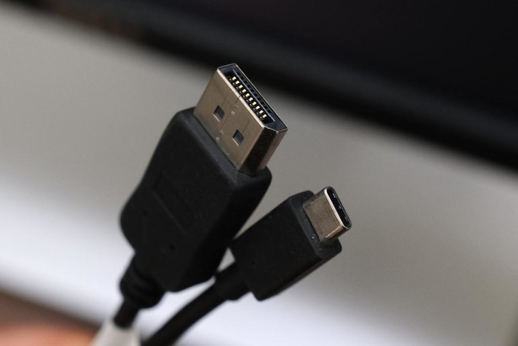 USB-C - DisplayPort 変換ケーブル
