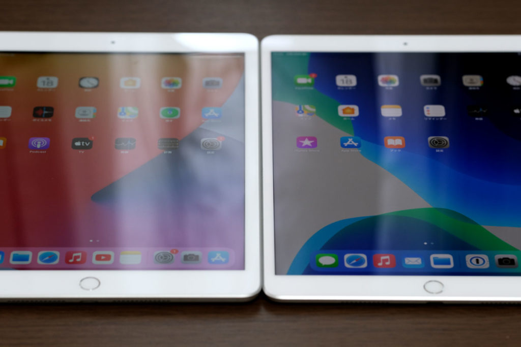 iPad（第8世代）とiPad Air 3の光の反射比較