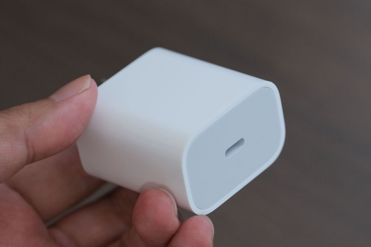 Apple 20W USB-C電源アダプタのサイズ感