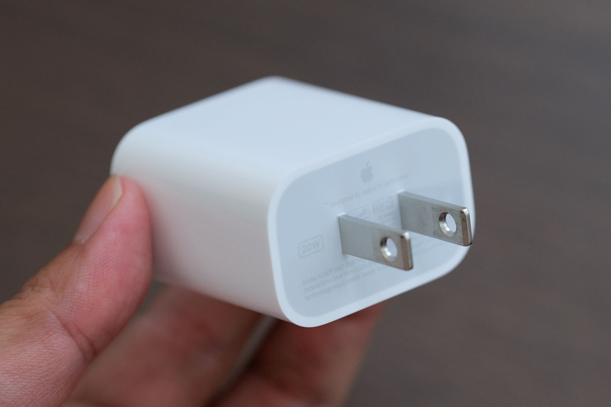 Apple 20W USB-C電源アダプタのプラグ