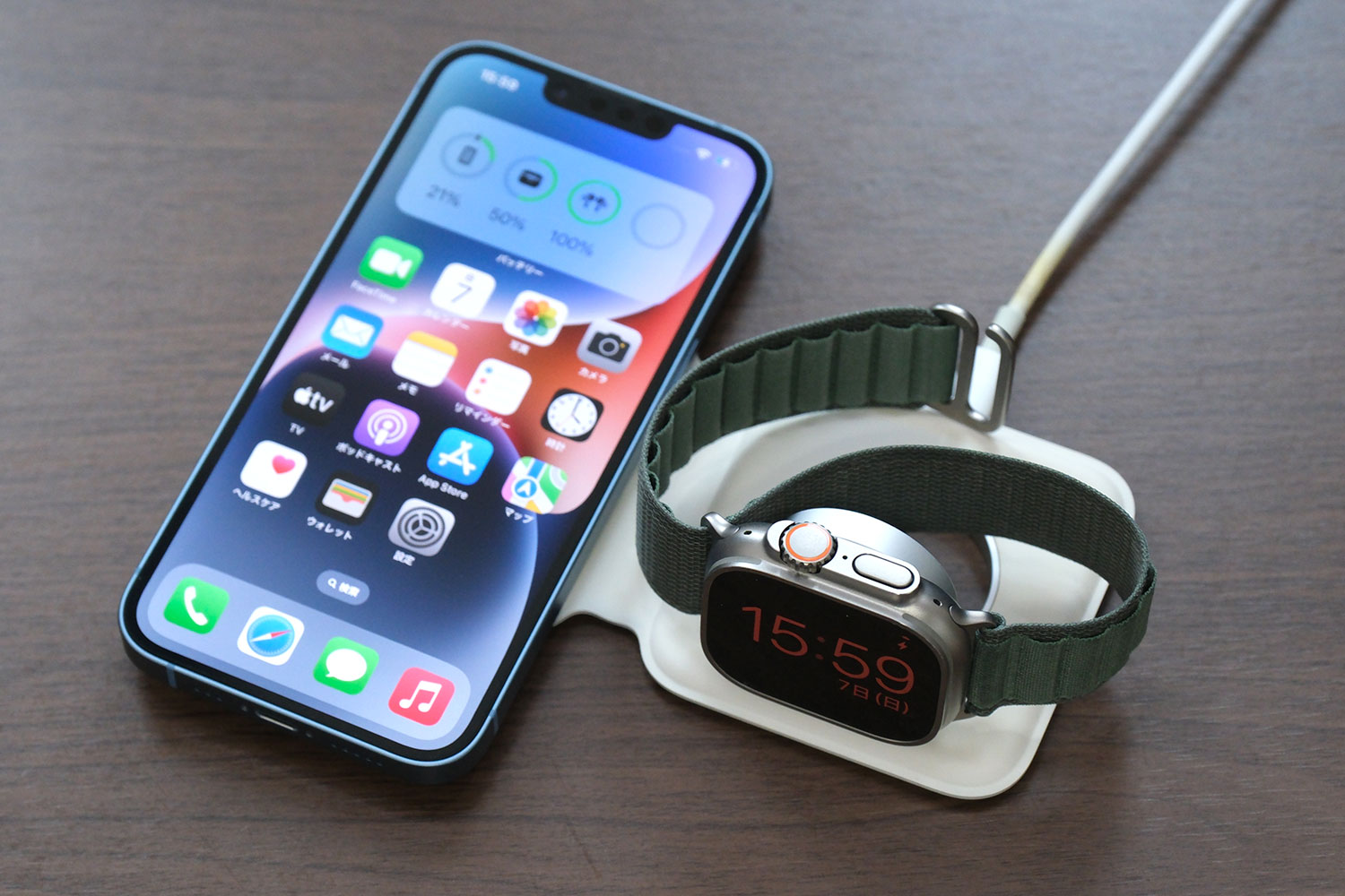 MagSafeデュアル充電パッドでiPhone 14とApple Watch Ultraを同時充電