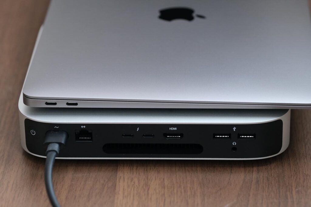 Mac miniとMacBook Airの外部ポート