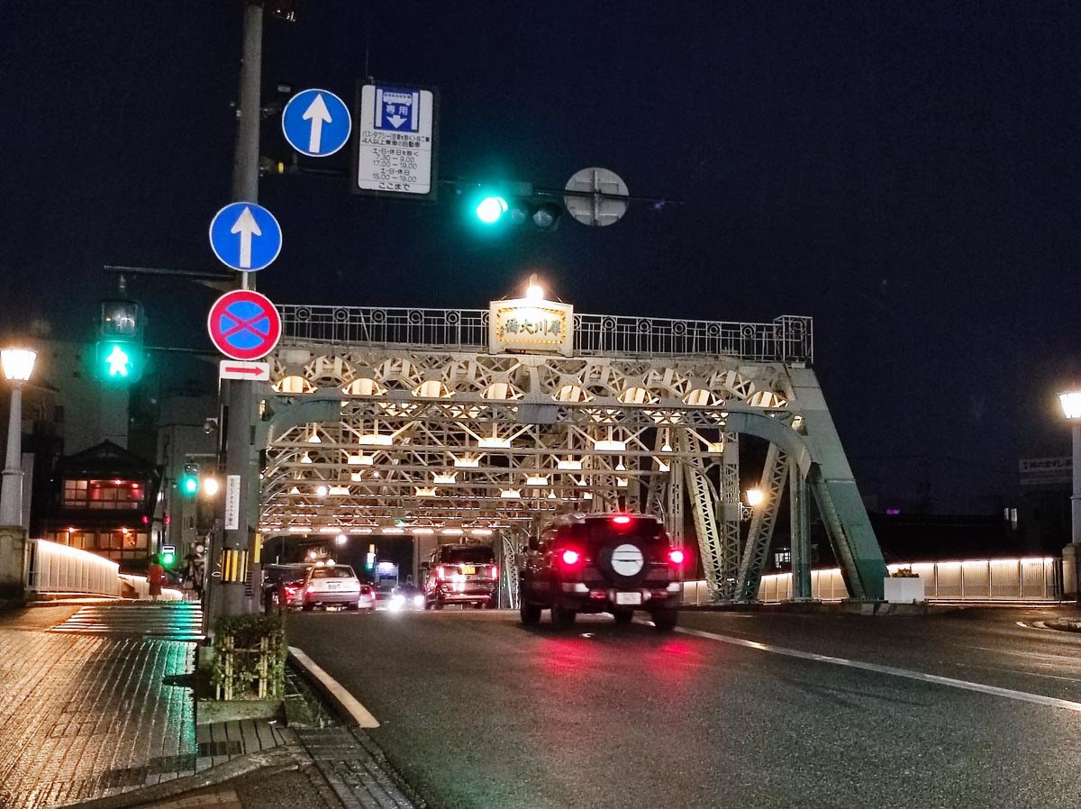 Mi 11 Lite 5G 夜間の橋を撮影