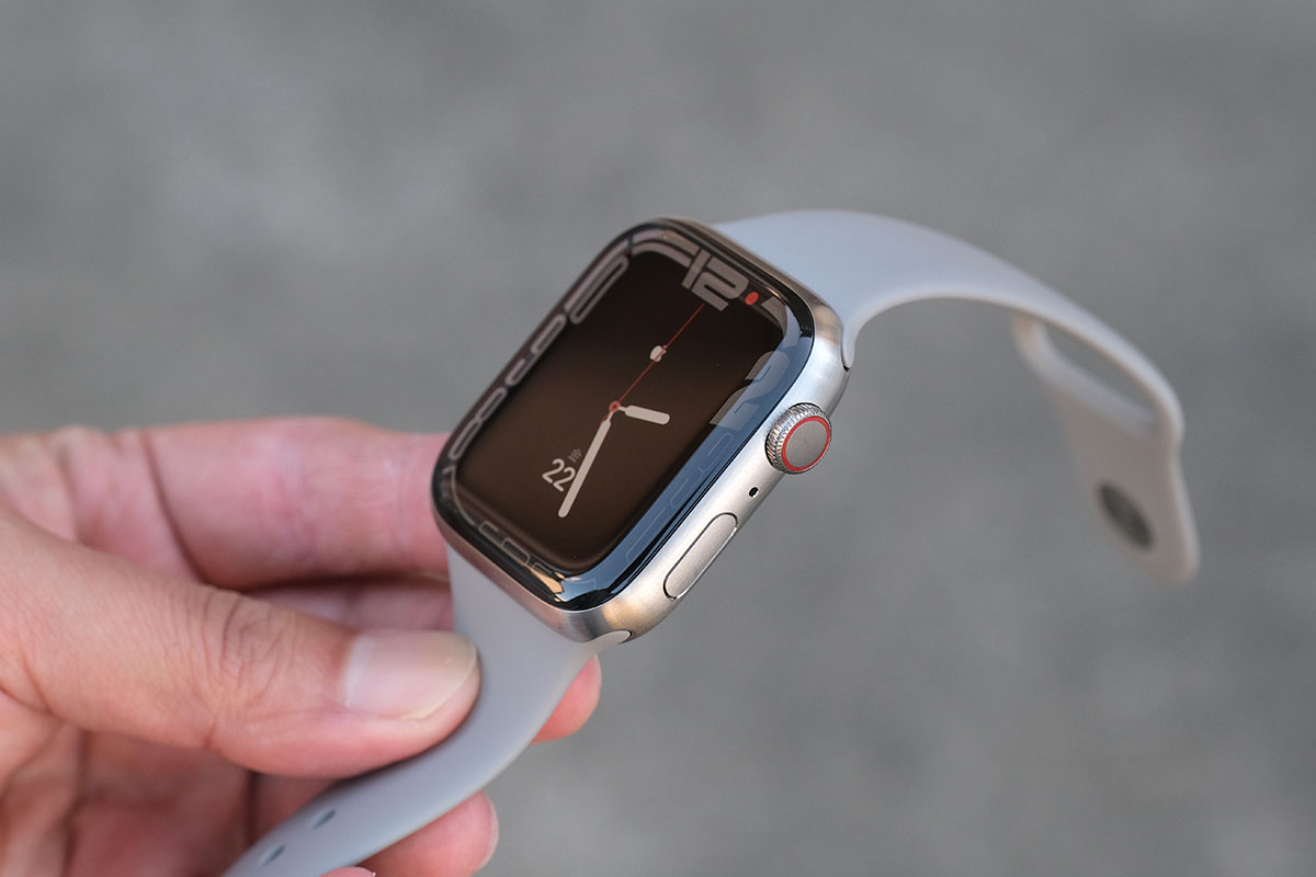 Apple Watch チタン + スポーツバンド