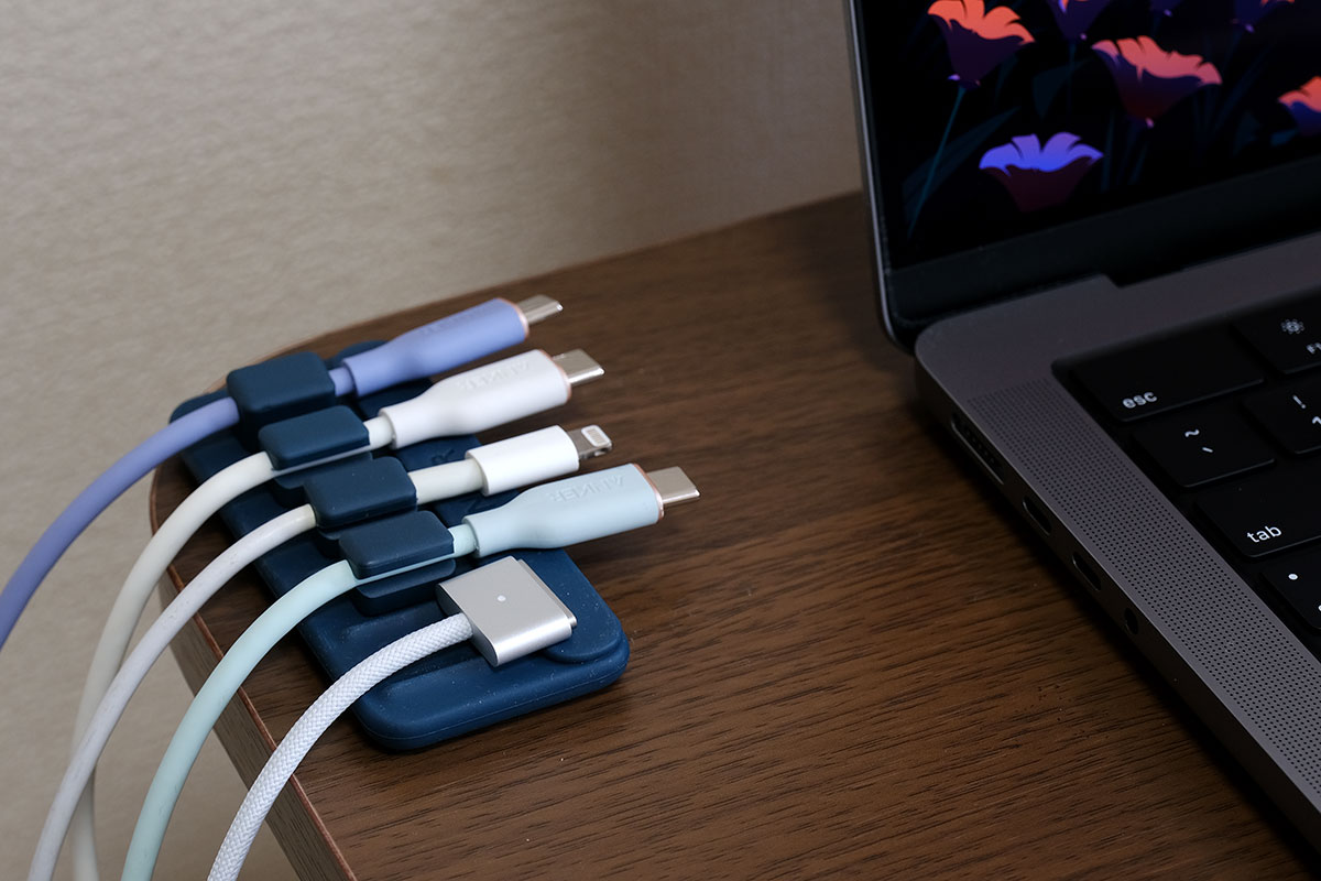 Magnetic Cable Holder 設置完了