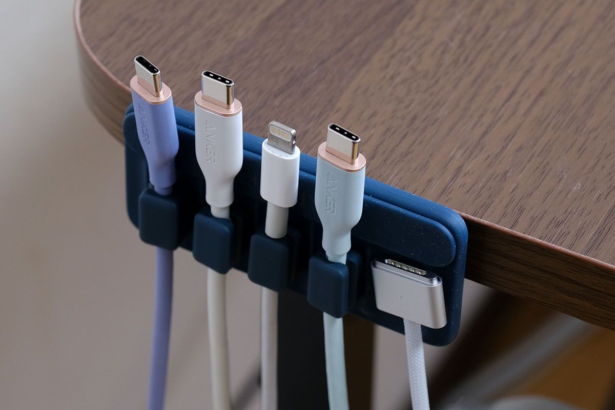 Magnetic Cable Holder 横に取り付ける