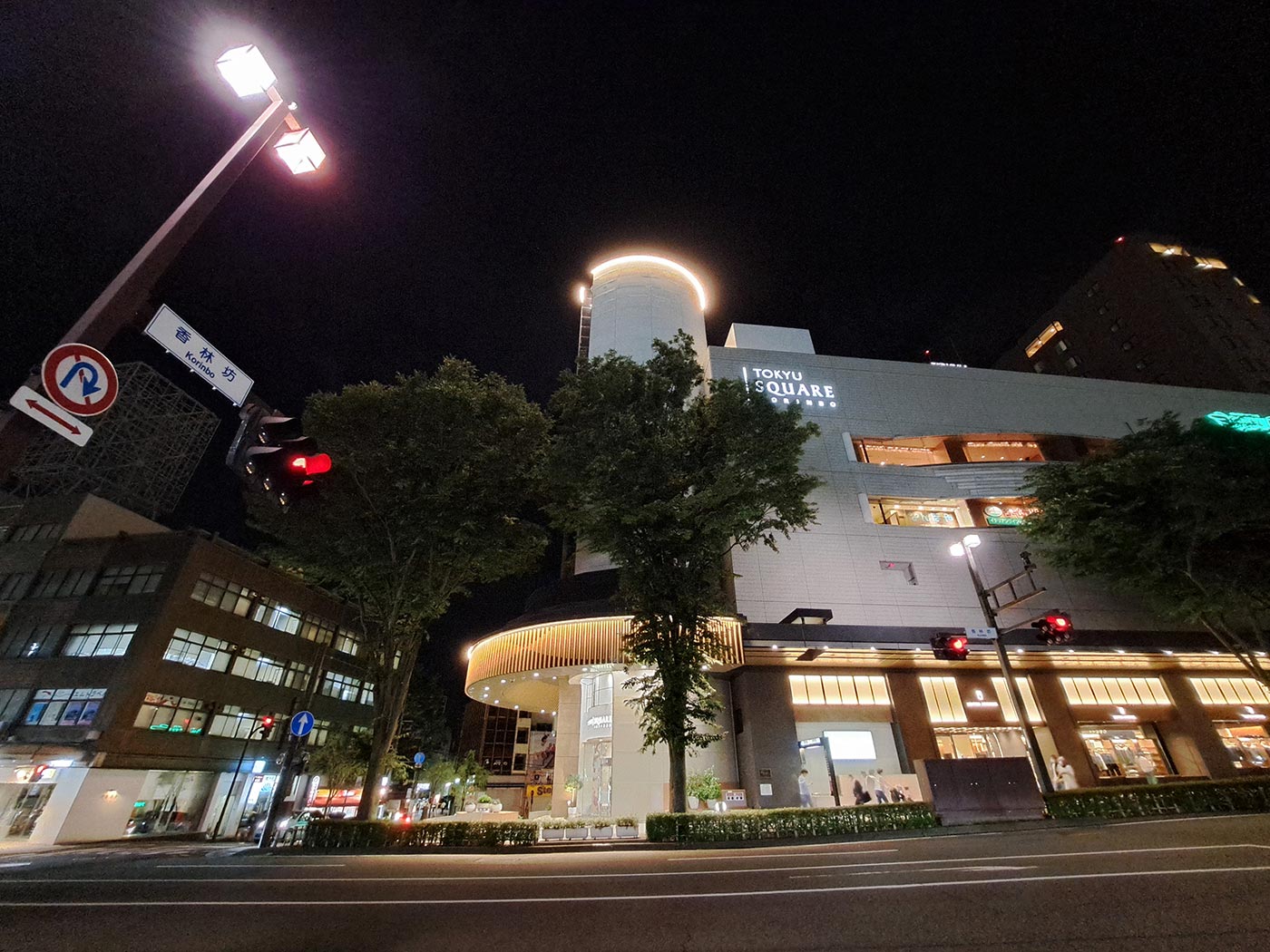 Galaxy A53 超広角カメラで夜の街を撮影