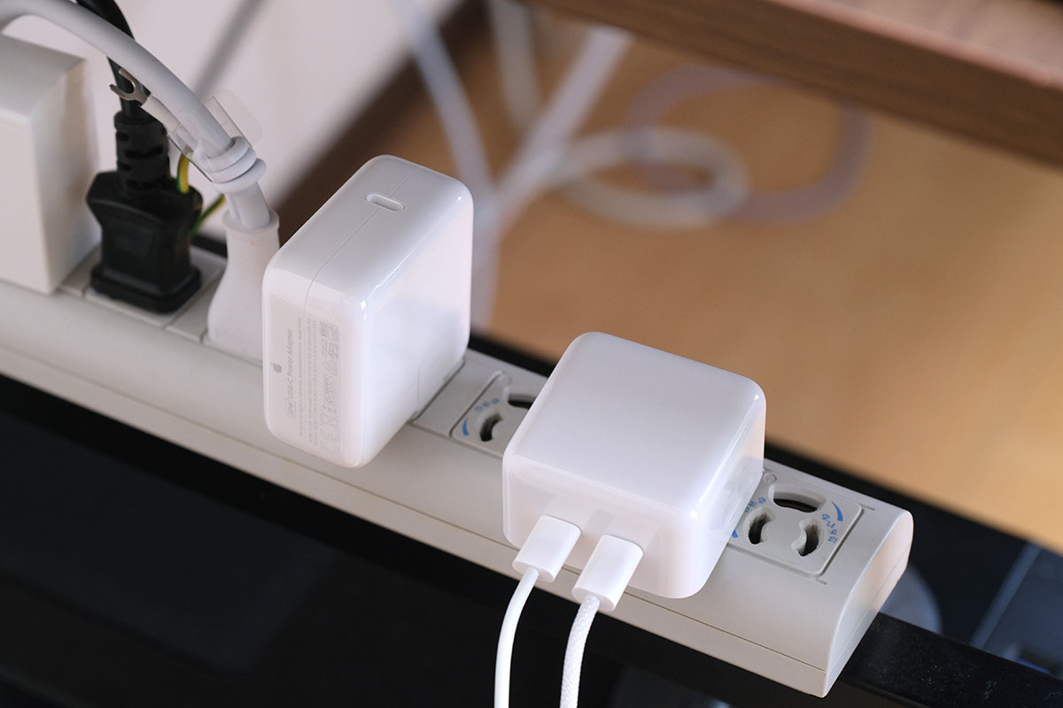 Apple 35W デュアルUSB-C コンパクト電源アダプタと電源タップ