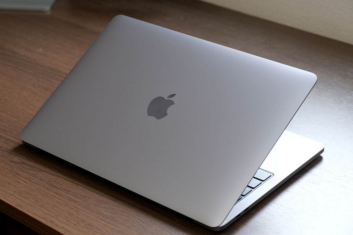 MacBook Pro 13インチ（M2）天板デザイン