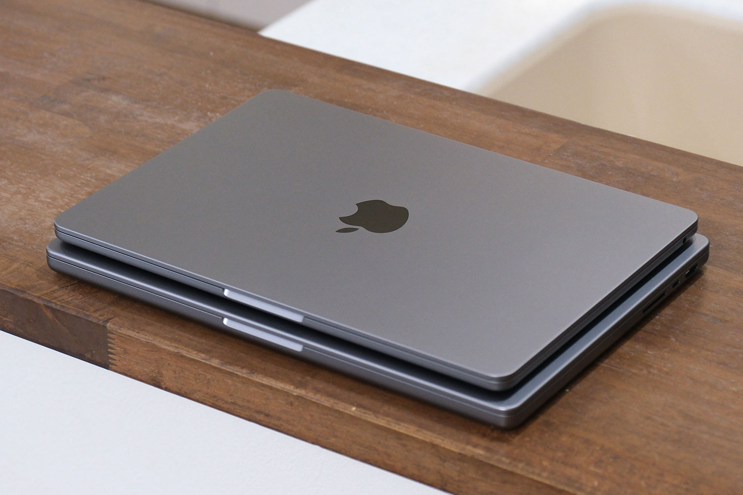 MacBook Air（M2）とMacBook Pro 14インチ