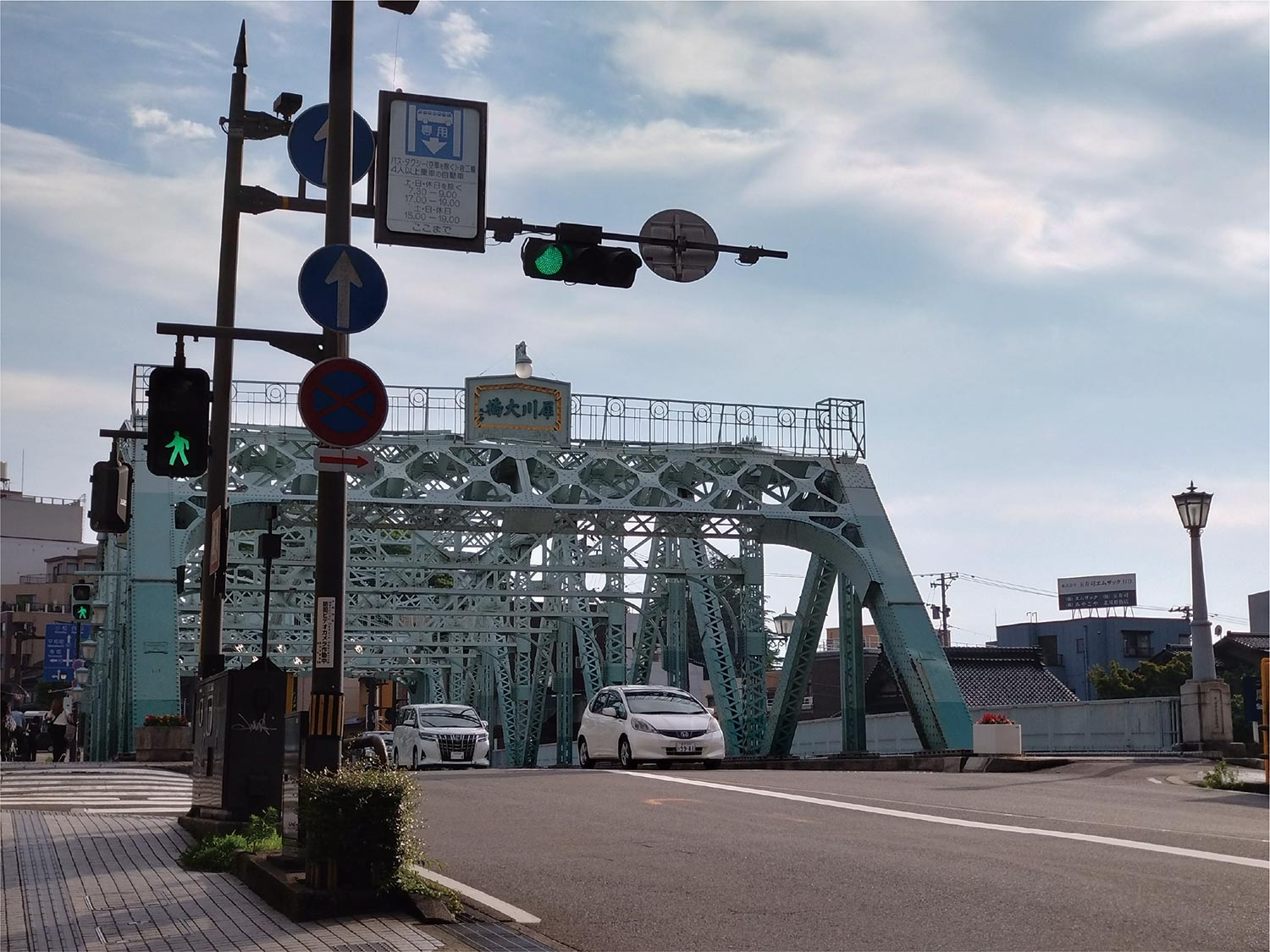 Xperia 10 IV 広角カメラで橋を撮影