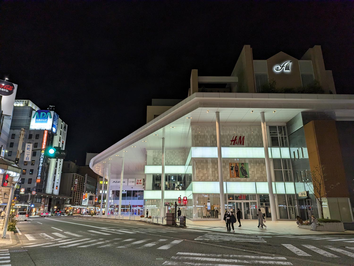 Pixel 7 Proの広角カメラで夜の街を撮影