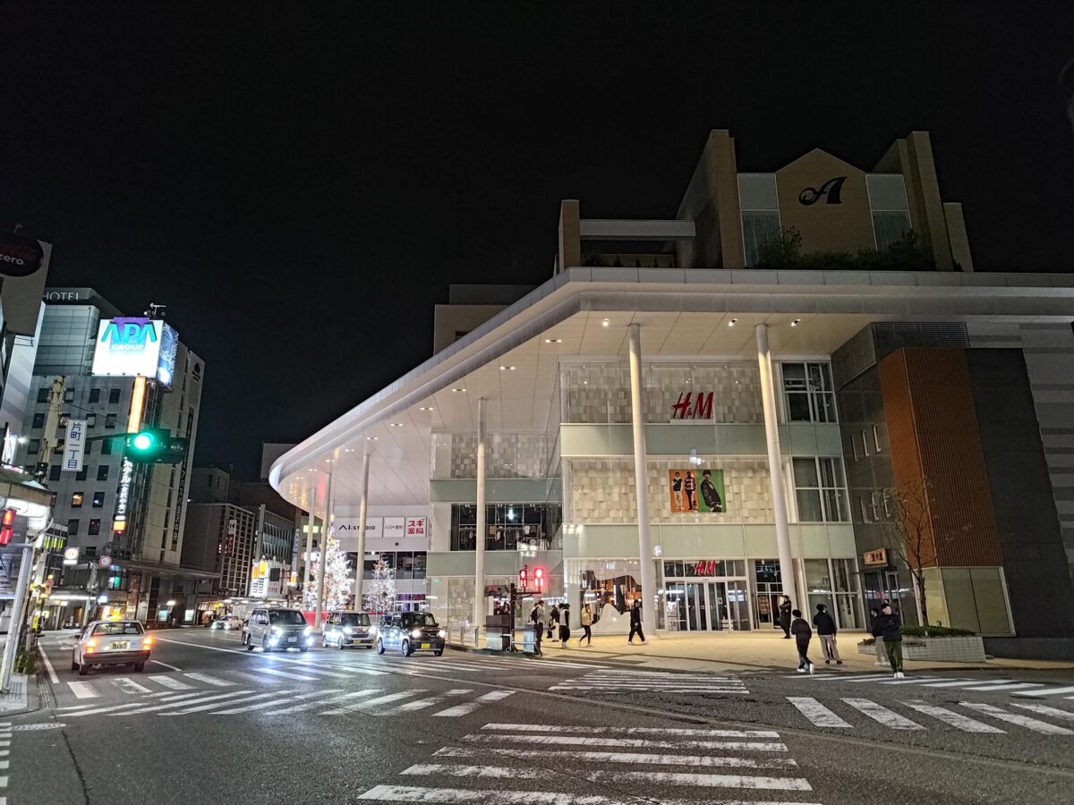 Zenfone 9 広角カメラで夜の街を撮影