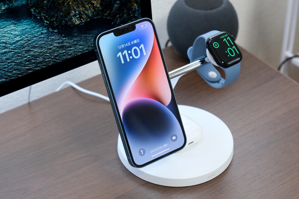 Belkin BOOST↑CHARGE PRO MagSafe 3-in-1 Wireless Charger 15W + iPhone 14