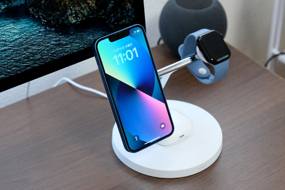 Belkin BOOST↑CHARGE PRO MagSafe 3-in-1 Wireless Charger 15W + iPhone 13 mini