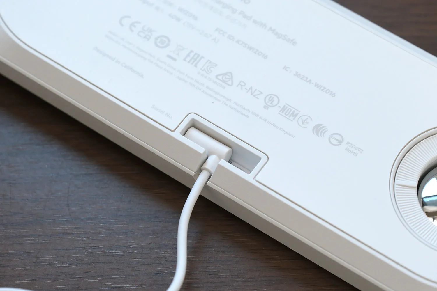 Belkin BOOST↑CHARGE PRO 3-in-1 Wireless Charging Pad with MagSafe 電源コネクタ