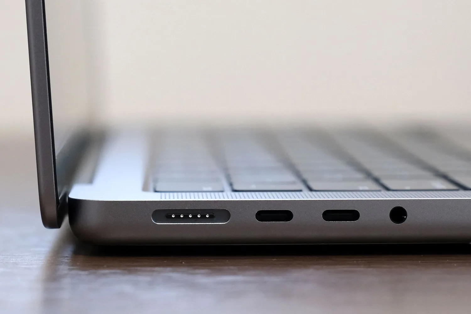 MacBook Pro 14インチ（M2 Pro）本体左側ポート
