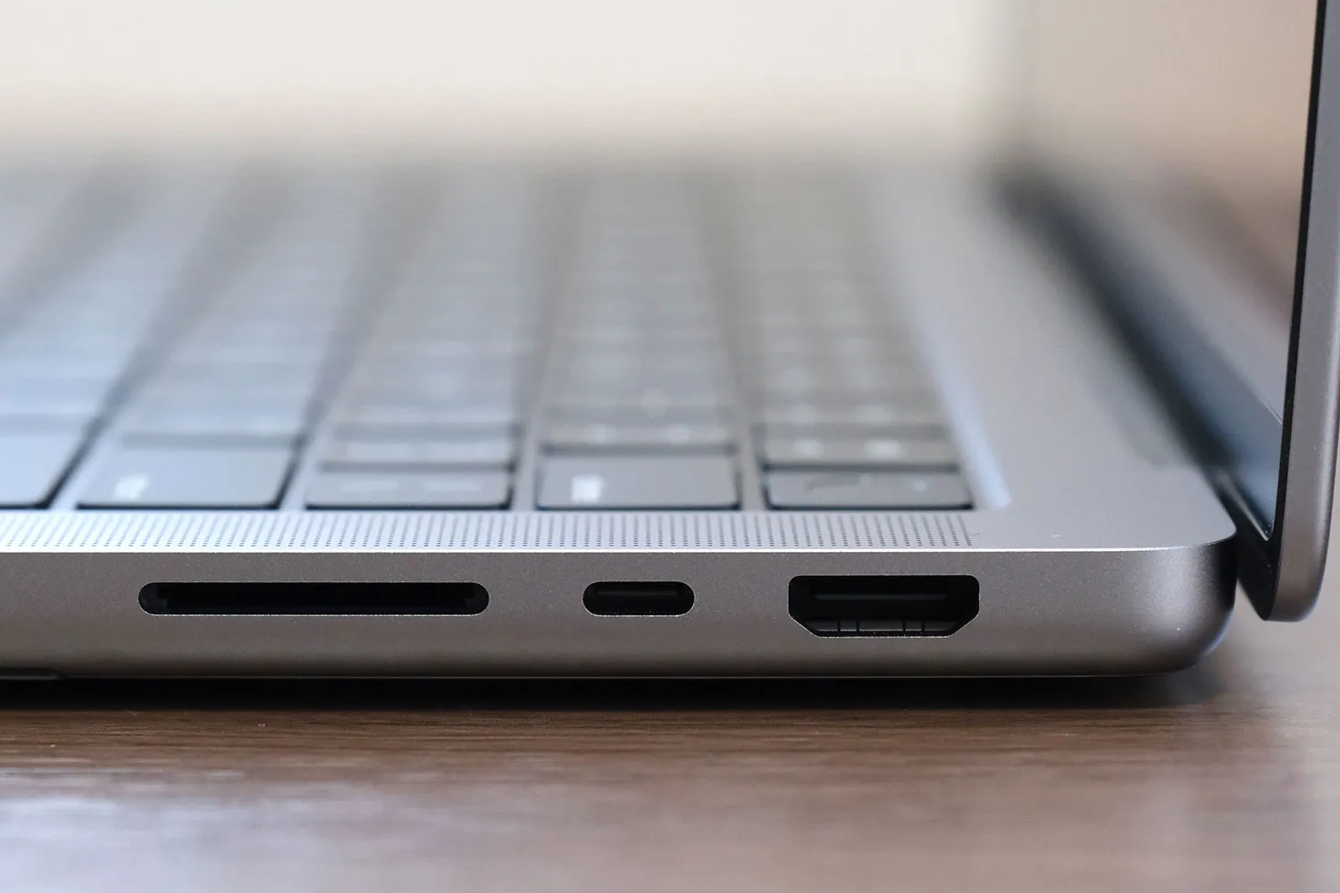 MacBook Pro 14インチ（M2 Pro）本体右側ポート