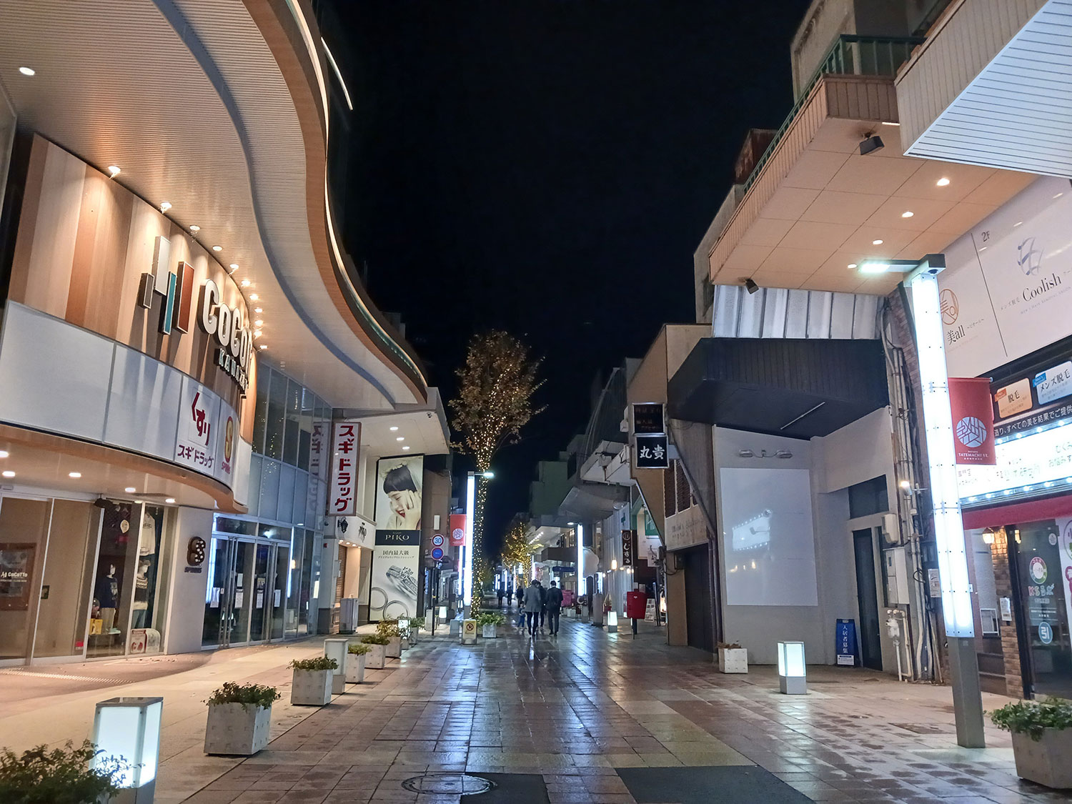 Galaxy A23 広角カメラで夜のストリートを撮影