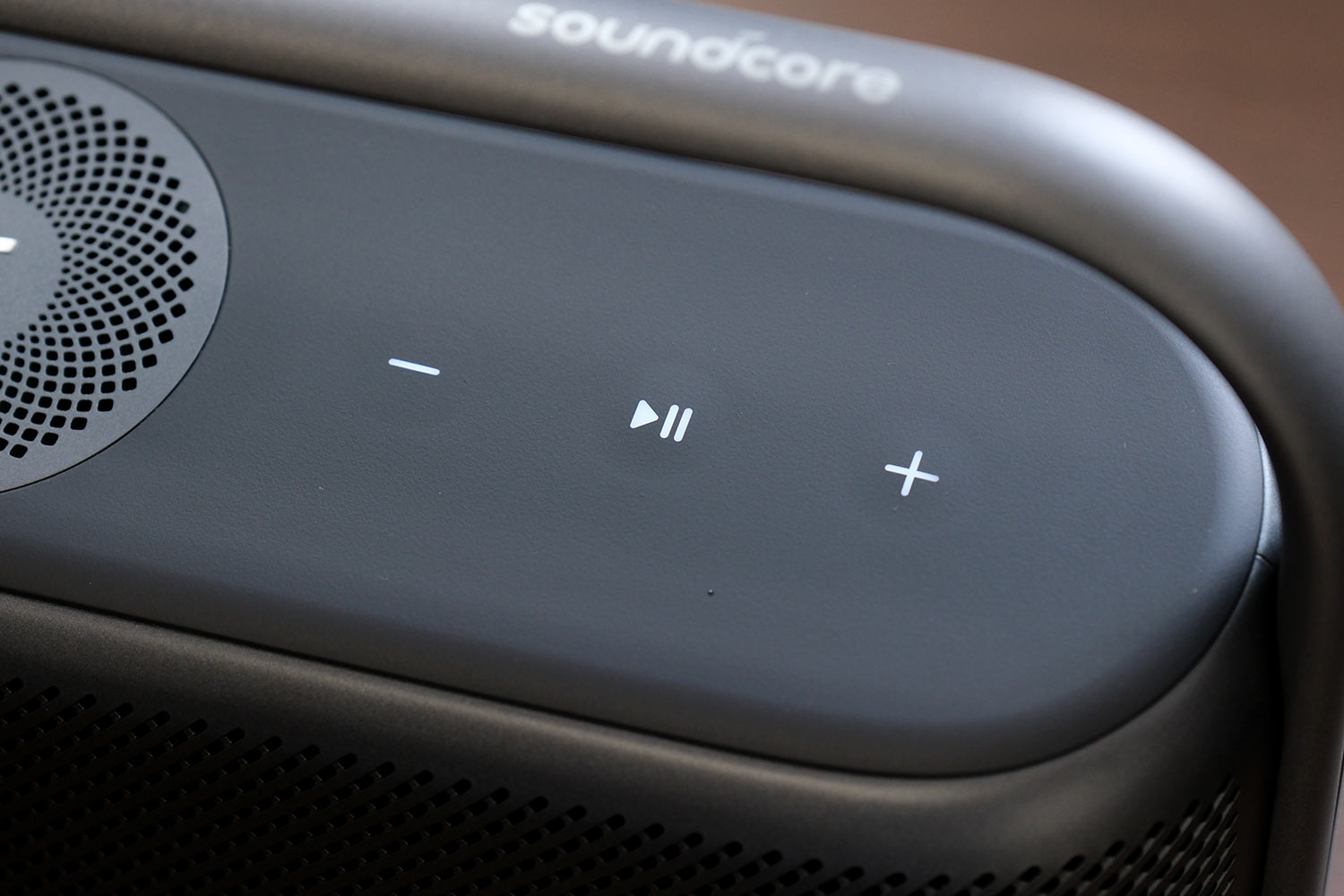 Soundcore Motion X600 本体右側操作ボタン