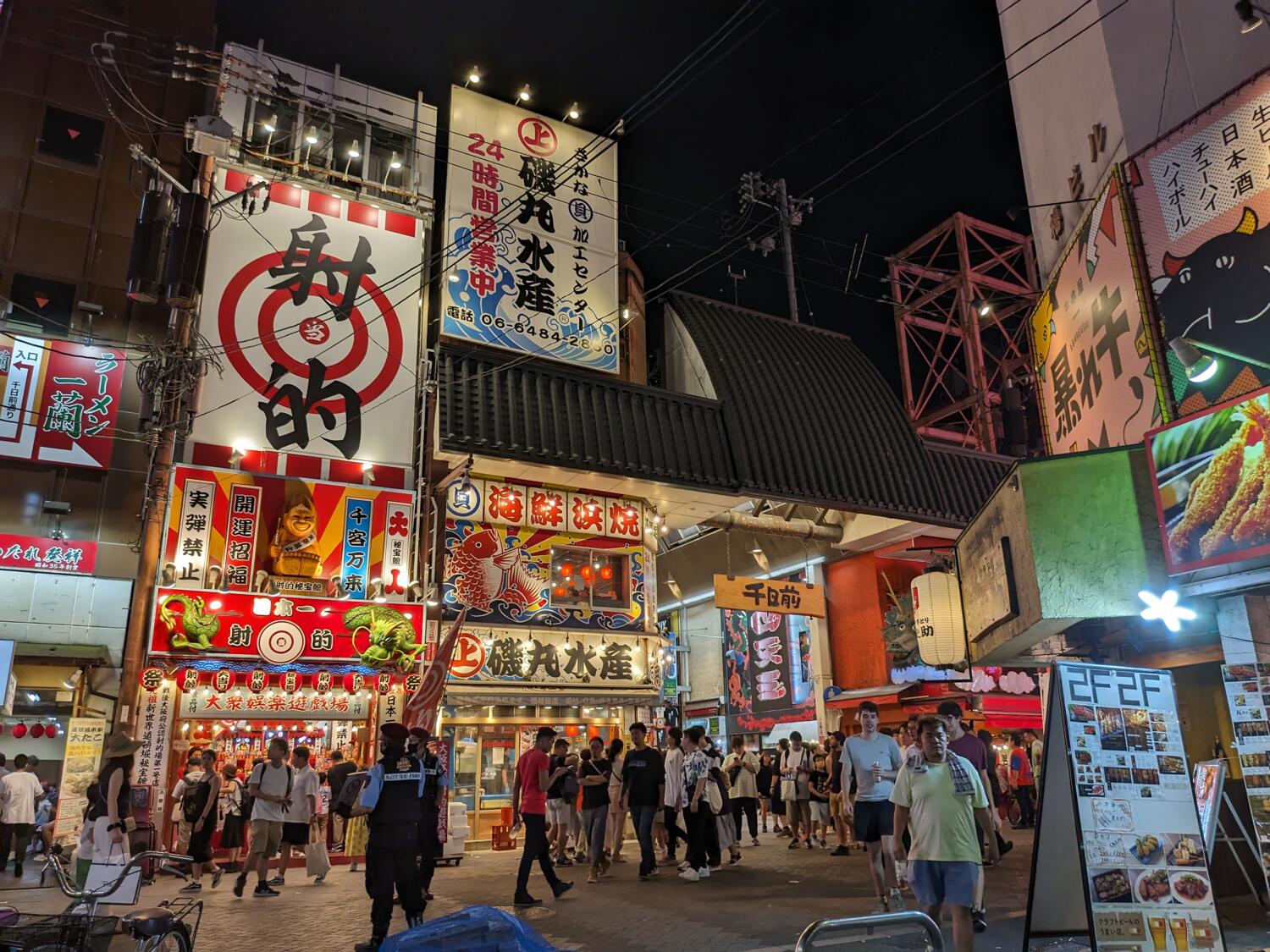 Pixel Fold 広角カメラで夜の大阪を撮影