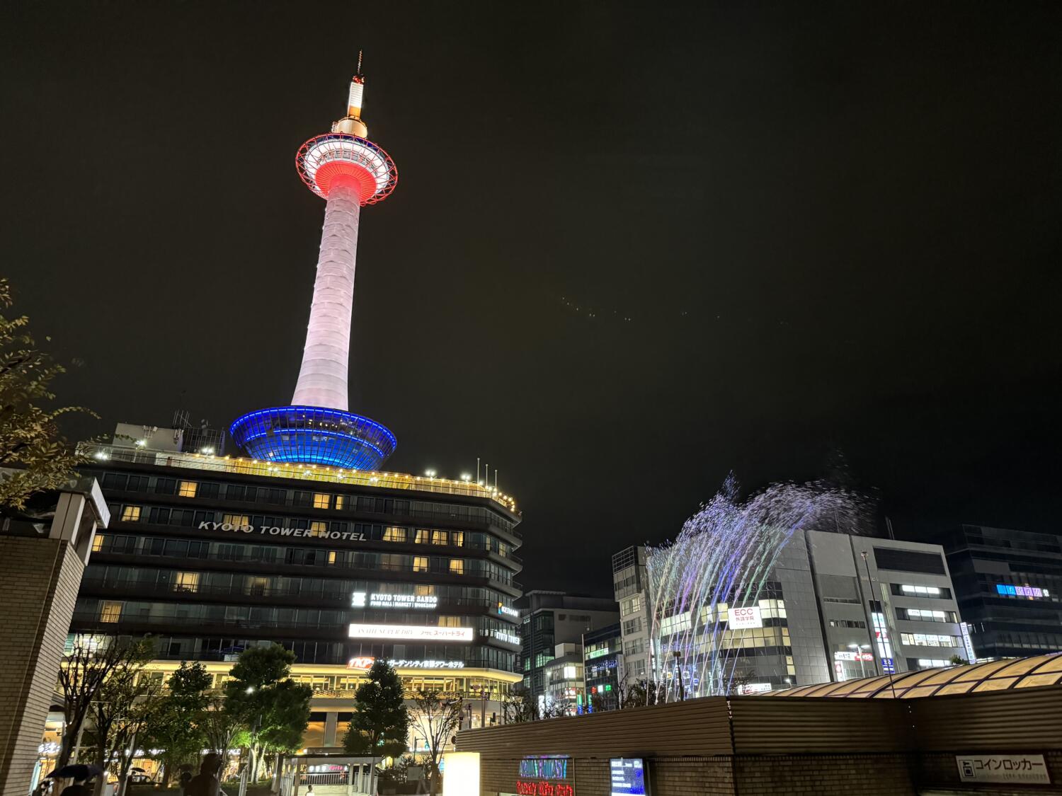 iPhone 15 Proの広角カメラで京都タワーを撮影