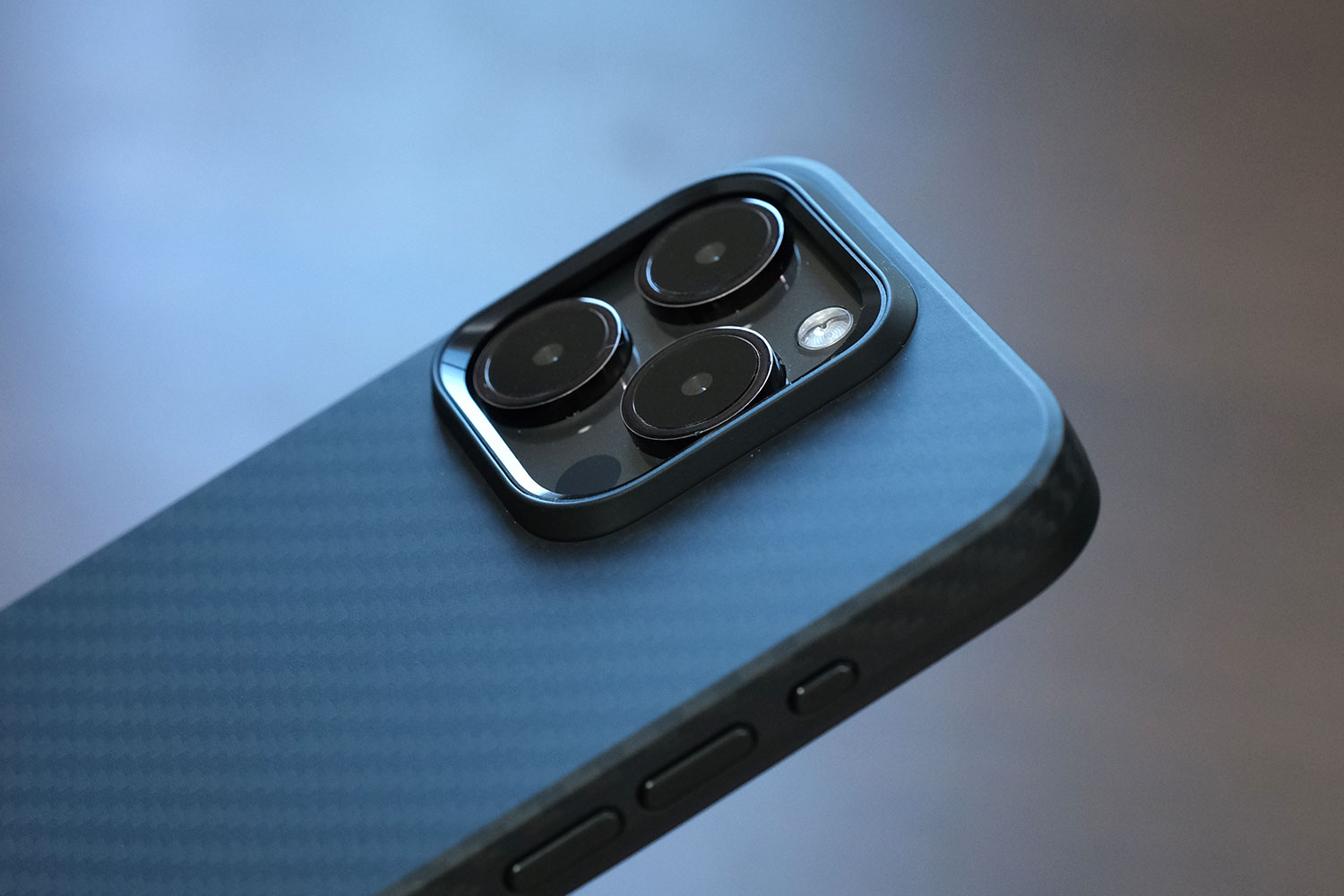 MagEZ Case Pro 4 for iPhone 15 Pro 音量ボタン部分
