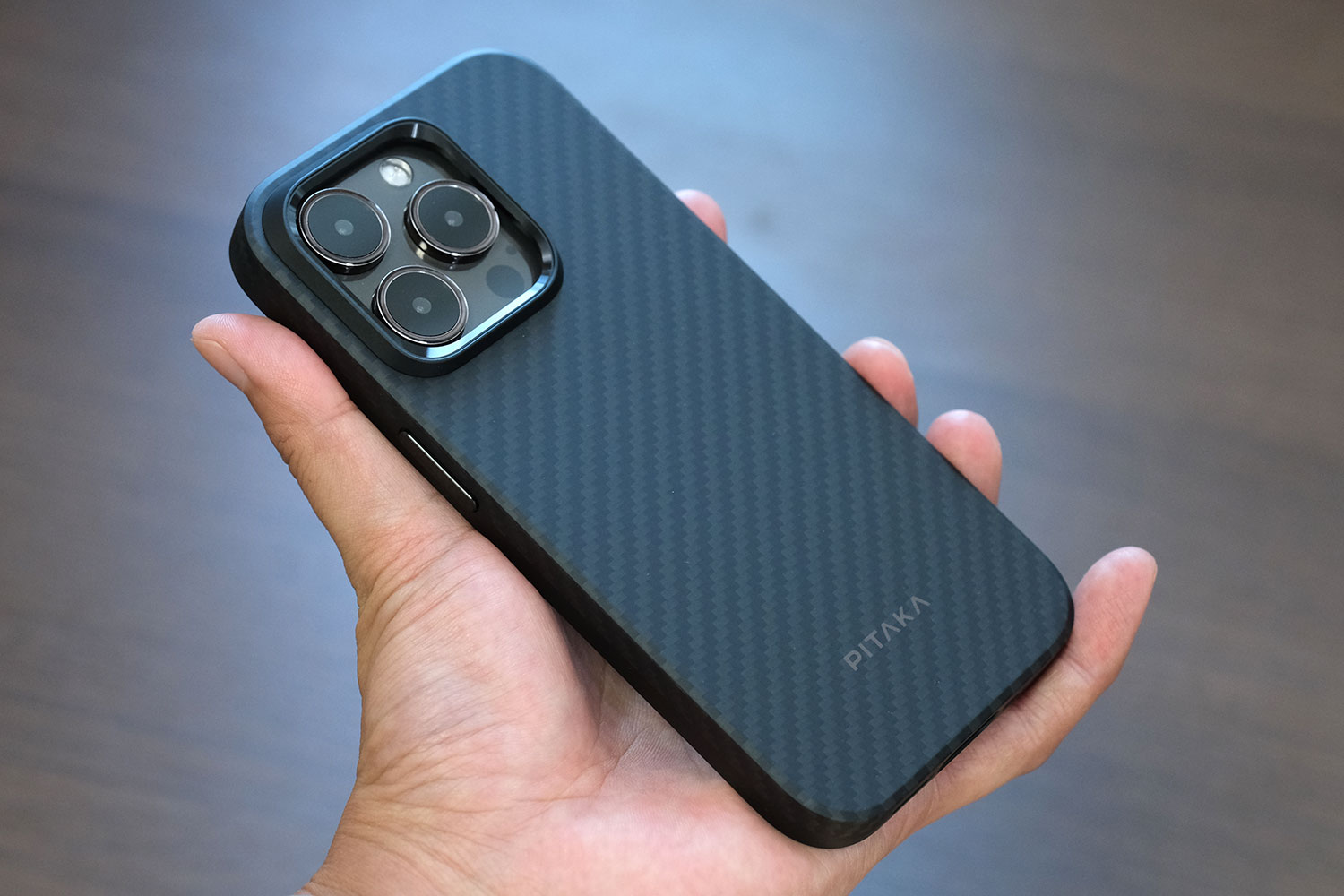 MagEZ Case Pro 4 for iPhone 15 Pro 背面デザイン