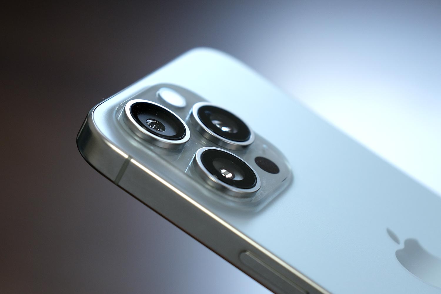 iPhone 15 Pro Max リアカメラ