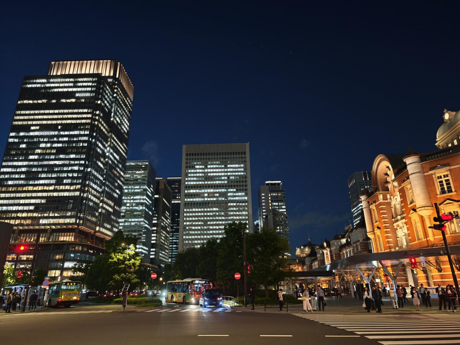 Xiaomi 14 Ultra 広角：夜の東京駅